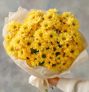 Монобукет из желтых кустовых хризантем