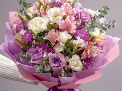 Букет с альстромериями «Яркий комплимент»