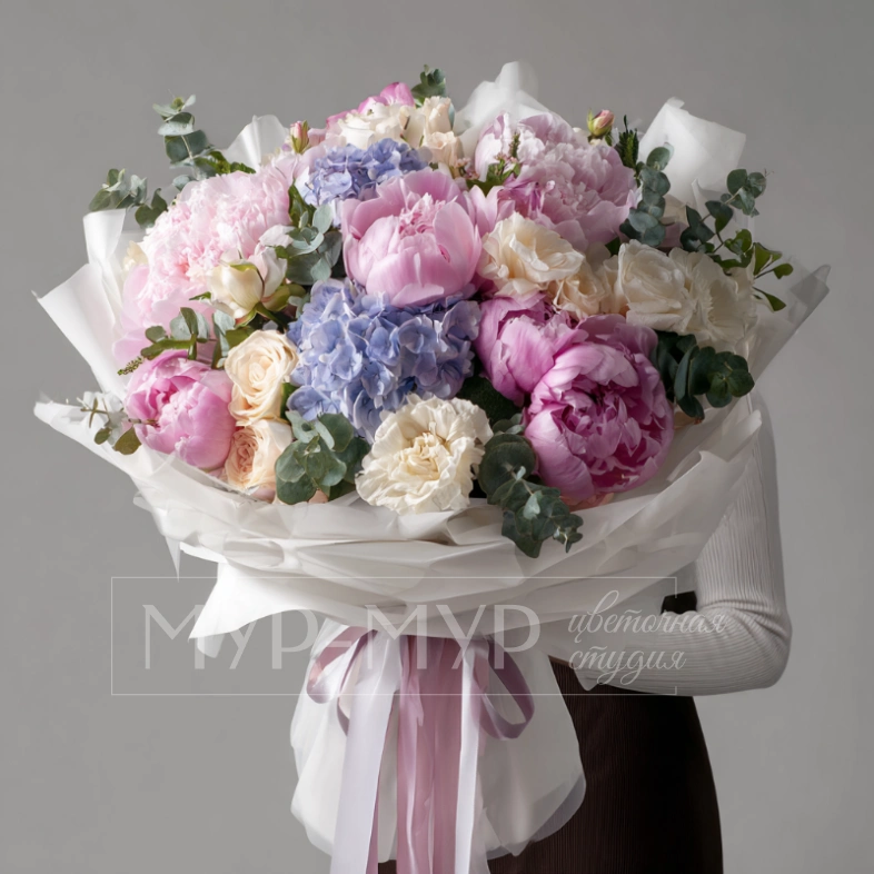 Букет с пионами &laquo;Тёплая акварель&raquo;