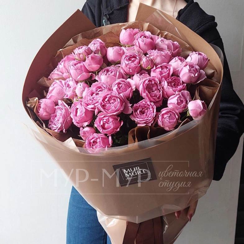 Букет из розовых пионовидных роз 