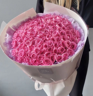 101 розовая Роза Аква в белом 