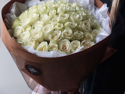 51 белая роза «Romance»