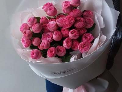 Пионовидные кустовые розы