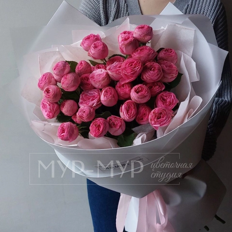 Монобукет из пионовидных кустовых роз &laquo;Первое свидание&raquo;