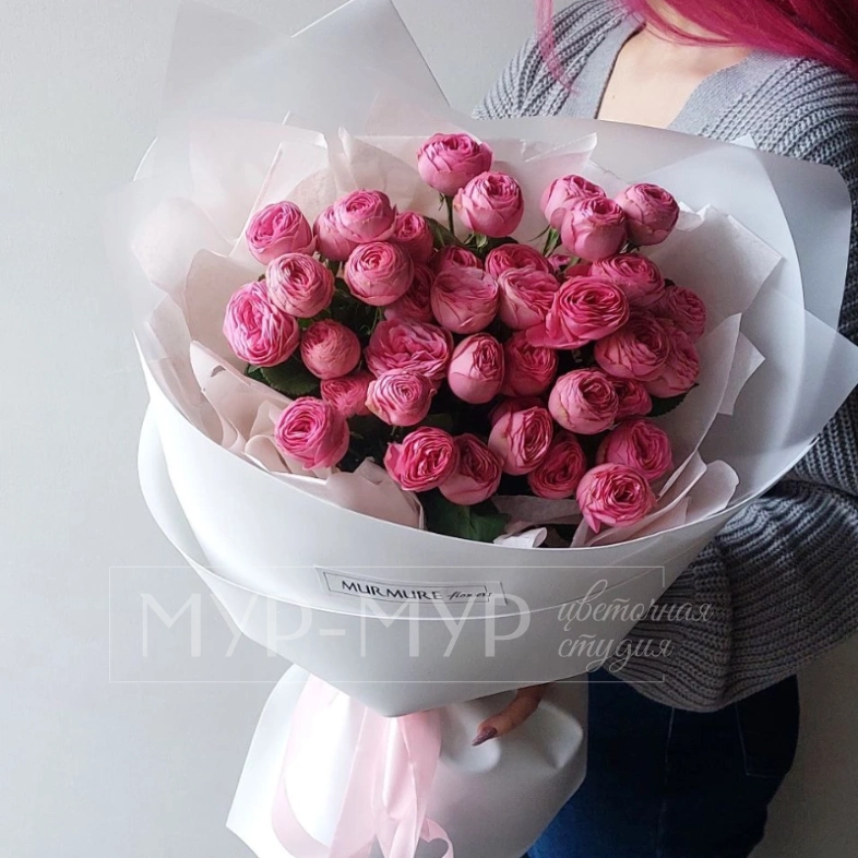 Монобукет из пионовидных кустовых роз &laquo;Первое свидание&raquo;