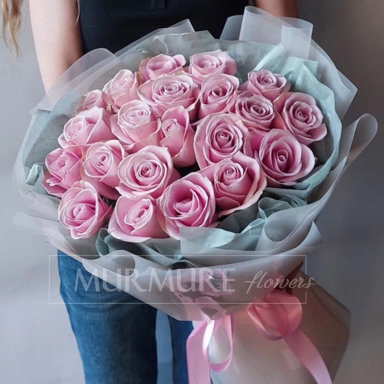 21 роза зифирная в упаковке