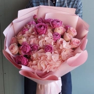 Букет из пионовидных кустовых роз и гортензии &laquo;Розовый рассвет&raquo; 2