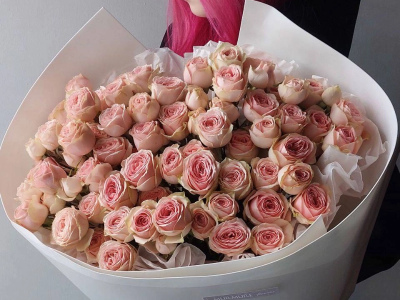 Монобукет из кустовых пионовидных роз «Розовое облако»