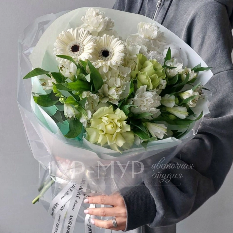 Сборный букет с гортензией, герберами и гвоздиками &laquo;Снежный&raquo;