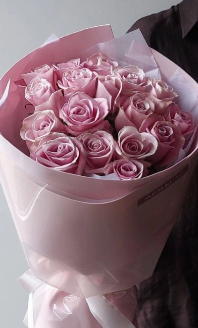 Монобукет из 15 розовых роз «Нежный сюрприз»