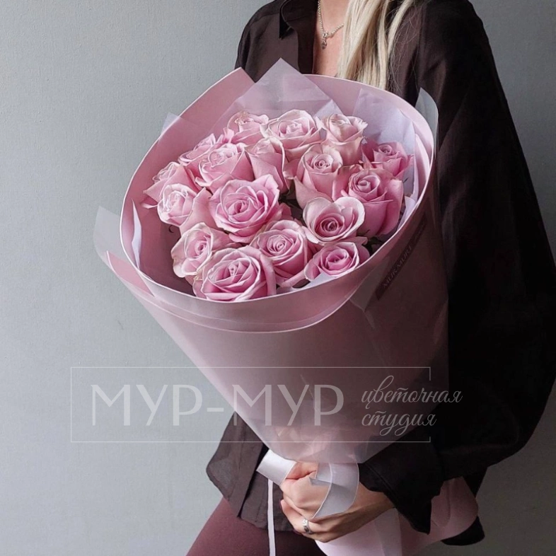 Монобукет из 15 розовых роз &laquo;Нежный сюрприз&raquo;