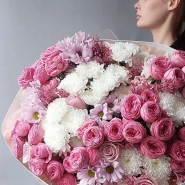 WOW-букет из пионовидных кустовых роз и хризантемы &laquo;Влюбился&raquo; 1