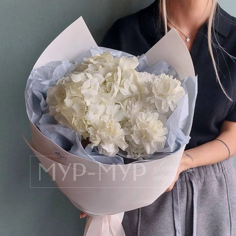 Букет из гортензии и гвоздик &laquo;Сахарная вата&raquo;