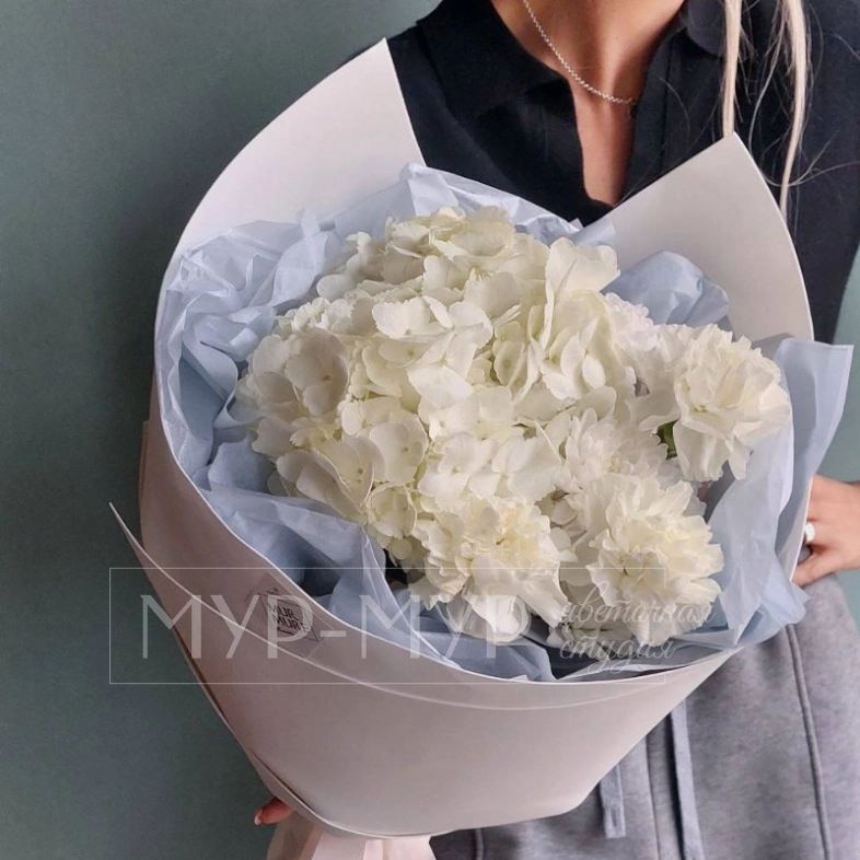 Букет из гортензии и гвоздик &laquo;Сахарная вата&raquo;