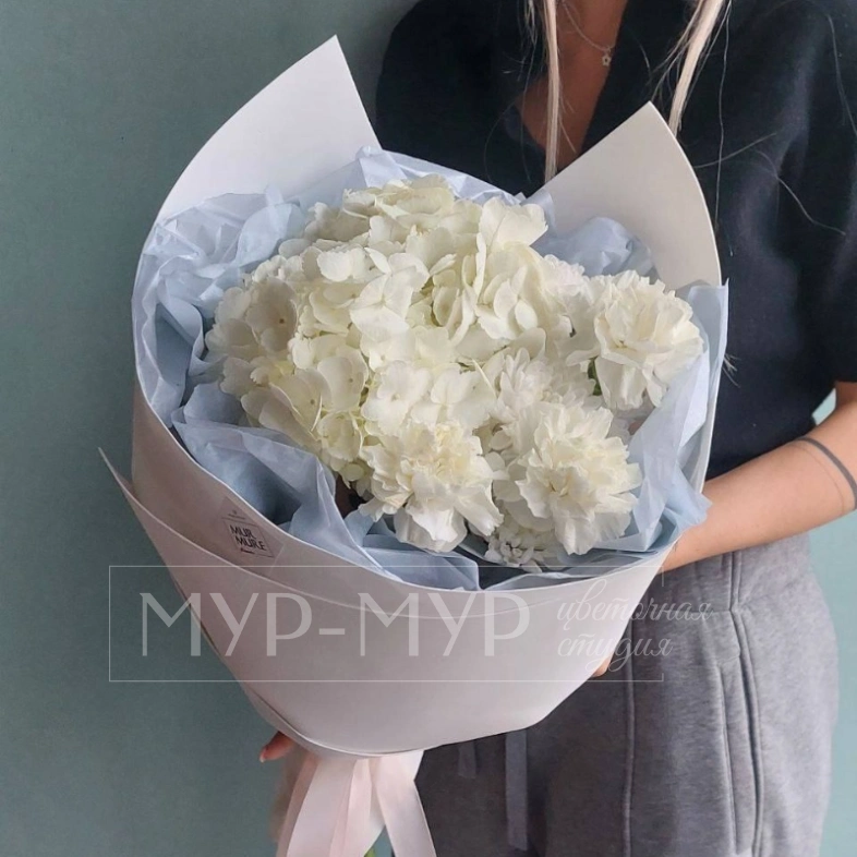 Букет из гортензии и гвоздик &laquo;Сахарная вата&raquo;