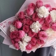 Букет из пионовидных роз и гвоздик &laquo;Маршмэллоу&raquo;  2