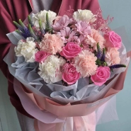 Сборный букет с гвоздиками и розами &laquo;Я ни на что не намекаю&raquo; 1