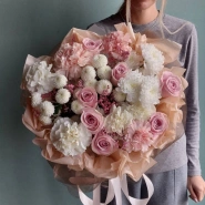 Сборный букет из кустовой хризантемы, роз и гвоздик &laquo;Без повода&raquo; 0