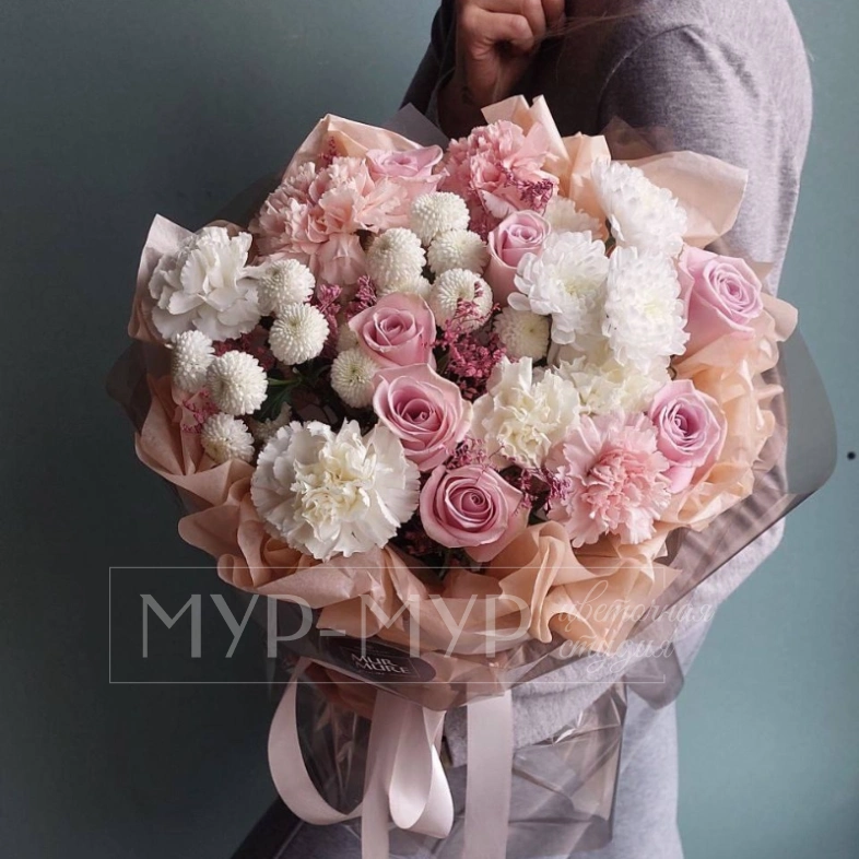 Сборный букет из кустовой хризантемы, роз и гвоздик &laquo;Без повода&raquo;