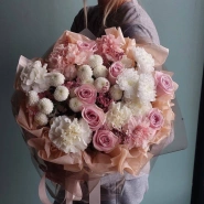 Сборный букет из кустовой хризантемы, роз и гвоздик &laquo;Без повода&raquo; 2