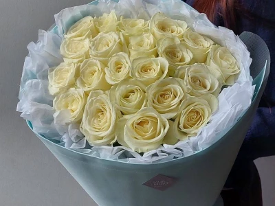 21 белая Голландская роза 40 см