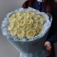 21 белая Голландская роза 40 см 2