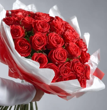 Красные розы «Карминовый взгляд»